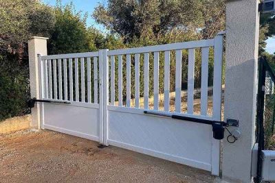 جک درب لولایی FAAC 412 هنگام نصب روی درب پارکینگ